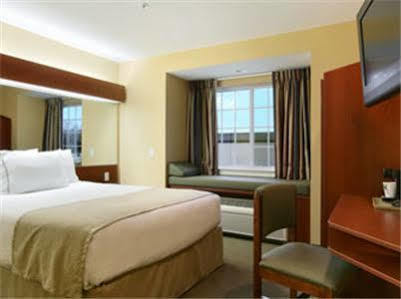 Microtel Inn By Wyndham Rogers Room photo